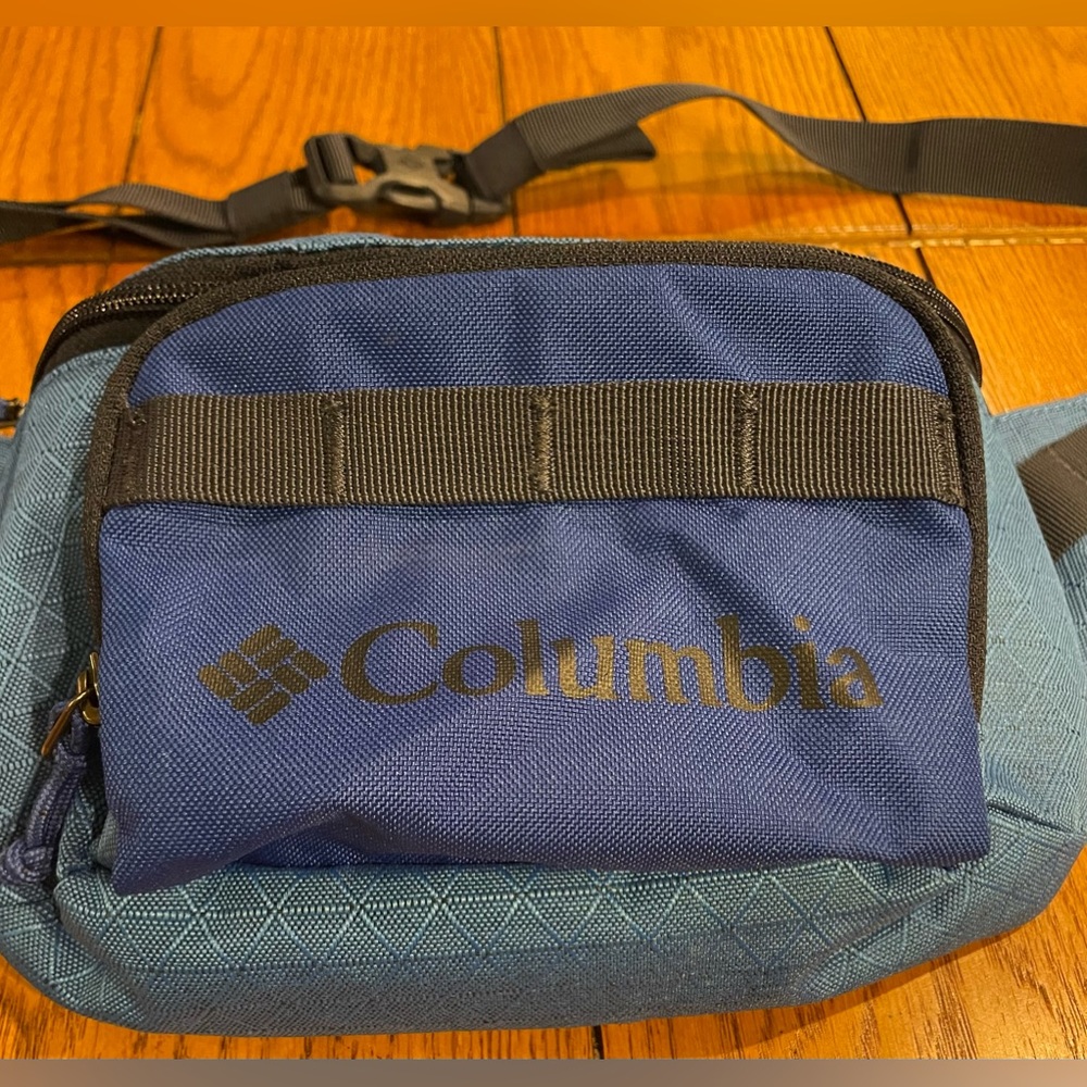 EUC Columbia UNISEX Zigzag Hip Pack, azure blue/azul color, adjustable strap